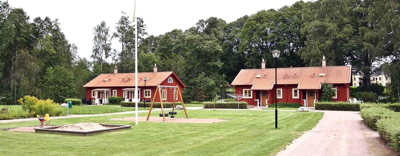 Lekplats och stora grönområden på Masugnsvägen 3-21 i Åryd
