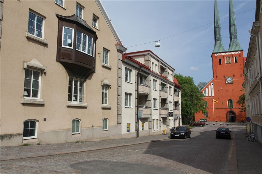 Kronobergsgatan 6 i city intill storkyrkan i Växjö